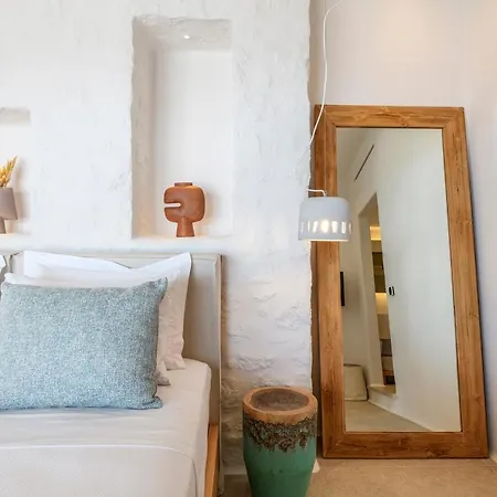 Lilium Ii - Sanctuary Overlooking Psarou Bay